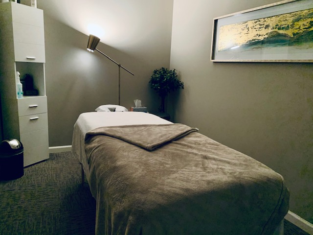 An image of chiropractic bed